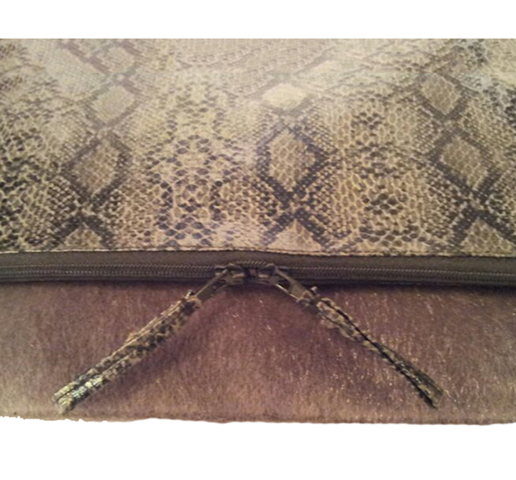 CLUTCH SNAKE PRINT